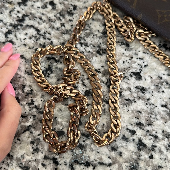 Louis Vuitton Pouch on Chain - Picture 2 of 5